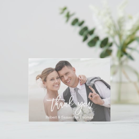 Elegantes Simple Foto Wedding Typografy Dankeskarte (Stehend Vorderseite)