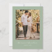 Elegantes Simple Sage Green Foto Save the Date Einladung (Rückseite)