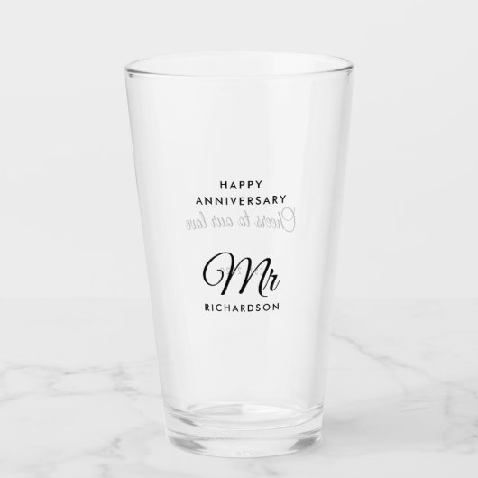 Elegantes Skript Anpassbarer Name Mr. Anniversary Glas (Vorderseite)
