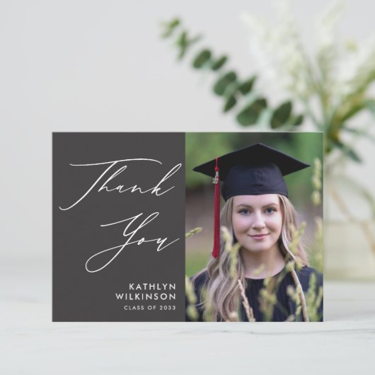 Elegantes Skript auf dem Abschluss "Gray Minimalis Dankeskarte (Stehend Vorderseite)