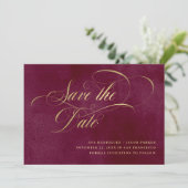 Elegantes Skript | Burgund und Gold Save The Date (Stehend Vorderseite)