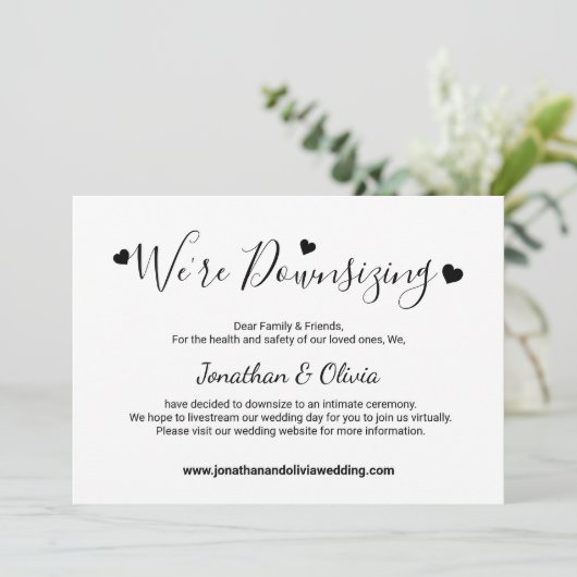 Elegantes Skript Downsizing Kleiner Hochzeitsstift Ankündigung (Stehend Vorderseite)