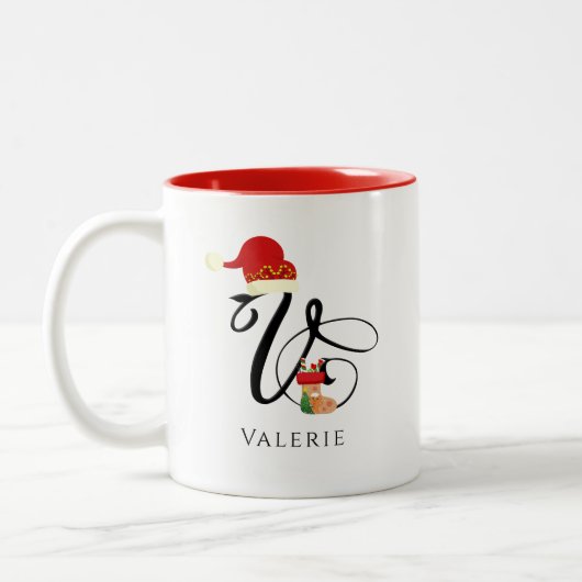 Elegantes Skript Modernes Monogram Initial V Weihn Zweifarbige Tasse (Links)