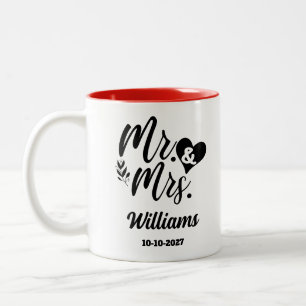 Elegantes Skript Mr. & Mrs. Nachname Neu verheirat Zweifarbige Tasse