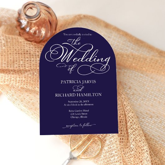 Elegantes Skript Navy Blue and White Wedding Einladung