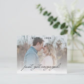 Elegantes Skript Nur Verlobte Foto-Verlobung Got Ankündigungspostkarte (Stehend Vorderseite)