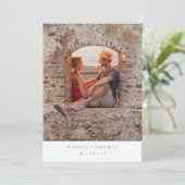 Elegantes Skript Schwarz-weißes Foto Hochzeit Gere Save The Date (Stehend Vorderseite)