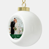 Elegantes Skript Unser erstes Weihnachtsgrün Keramik Kugel-Ornament (Rechts)