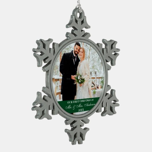 Elegantes Skript Unser erstes Weihnachtsgrün Schneeflocken Zinn-Ornament (Links)