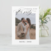 Elegantes Skript Wir haben die Hochzeitsempfehlung Einladung (Stehend Vorderseite)