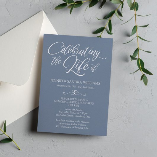 Elegantes Slate Blue & White Feiern zum Leben Einladung