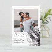 Elegantes Smoky Floral Schwarz-weißes Foto Hochzei Save The Date (Stehend Vorderseite)