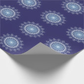 Elegantes Snowflake Mandala Blue Wrapping Paper Geschenkpapier (Ecke)