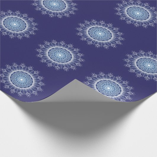 Elegantes Snowflake Mandala Blue Wrapping Paper Geschenkpapier (Ecke)