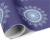 Elegantes Snowflake Mandala Blue Wrapping Paper Geschenkpapier (Rolleneckpunkt)