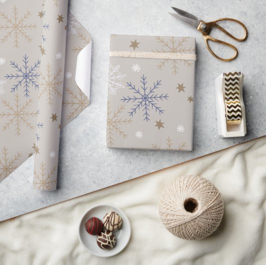 Elegantes Snowflake-Muster Beige Geschenkpapier (Kunsthandwerk)