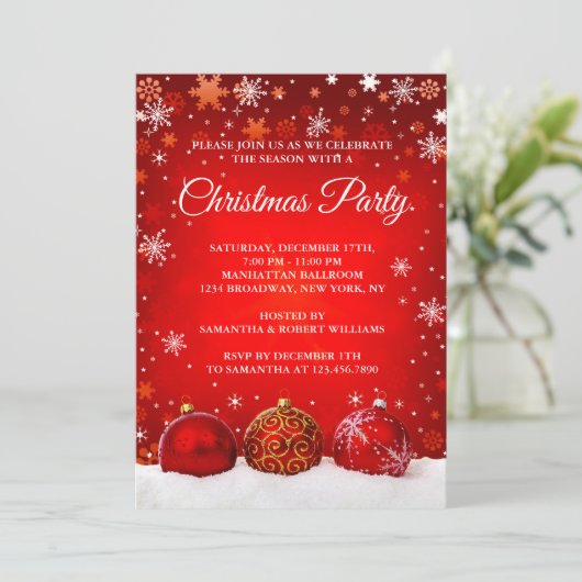 Elegantes Snowy Red Christmas Balls Weihnachts-Par Einladung (Stehend Vorderseite)