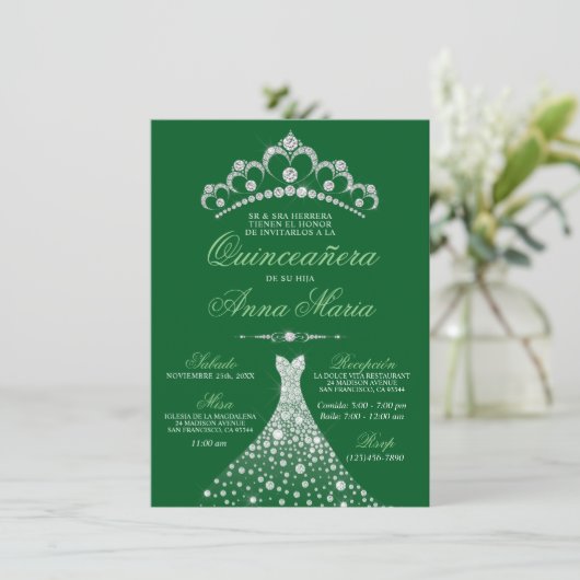 Elegantes Spanisch Quinceañera Mis Quince Green Einladung (Stehend Vorderseite)