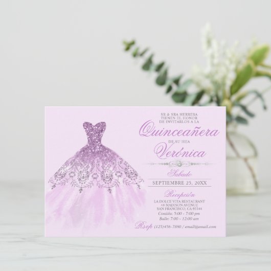 Elegantes Spanisch Quinceañera Mis Quince Lila Einladung (Stehend Vorderseite)
