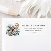 Elegantes Stallhühnchen und Grünpflanzen: Rücksend (Insitu)