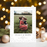 Elegantes Star Frame Weiß Blassgrau Ein Foto Feiertagskarte<br><div class="desc">*Anpassen Sie die Farben mit dem Bearbeitungswerkzeug - Hintergrund,  Sternrahmen und Textfarben sind alle anpassbar! Diese elegante Urlaubsfotokarte besticht durch einen wunderschönen Rahmen hellgrauer Sterne auf weißem Hintergrund mit einem senkrechten Single und klassischer Typografie.</div>