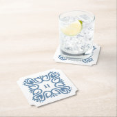 Elegantes Staubblau-Monogramm-Skript Untersetzer (Vor Ort)