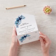 elegantes staubblaues Wasserfarben-Blumenbouquet