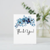 elegantes staubblaues Wasserfarben-Blumenbouquet Dankeskarte (Stehend Vorderseite)