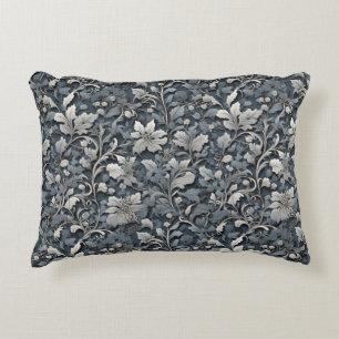 Elegantes staubiges Blau Silber Weiß Grau Floral Dekokissen
