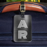 Elegantes, stilvolles Monogram, erstes Black Metal Gepäckanhänger<br><div class="desc">Stilvolles, modernes Girly Black Metal 2 Monogramm Initial Custom Personalisierte Personalisiert Luggage Bag Tag. Dieses Design mit zwei (2) fett monogramm ersten typografischen Schriftart und die Rückseite Adresse Info über schwarz metallische Folie Hintergrund. Diese sind einfach zu anpassen. Stilvolles Geschenk für Hochzeit, Brautparty, süßen 16 Geburtstag, Abschluss, und für alle,...</div>