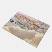 Elegantes, stylisches Gold Glitzer Marmorstone Mon Fußmatte (Schrägansicht)