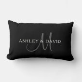 Elegantes Surname Monogram | Schwarz, Grau und Wei Lendenkissen (Vorderseite)