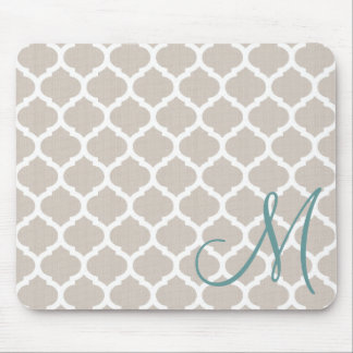 Elegantes tan Gittermuster. Aquamarines Monogramm Mousepad