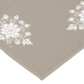 Elegantes Taupe-Blumenmuster  Tischdecke (Schrägansicht)