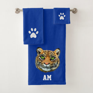 Elegantes Tigergesicht, Pfoten und Monogramm auf B Badhandtuch Set