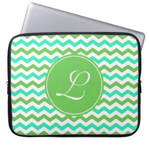 elegantes, trendiges grünes Chevron-Zickzack-Monog Laptopschutzhülle