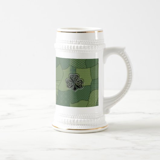 Elegantes trendiges Irish Kleeblatt Patchwork Bierglas (Rechts)