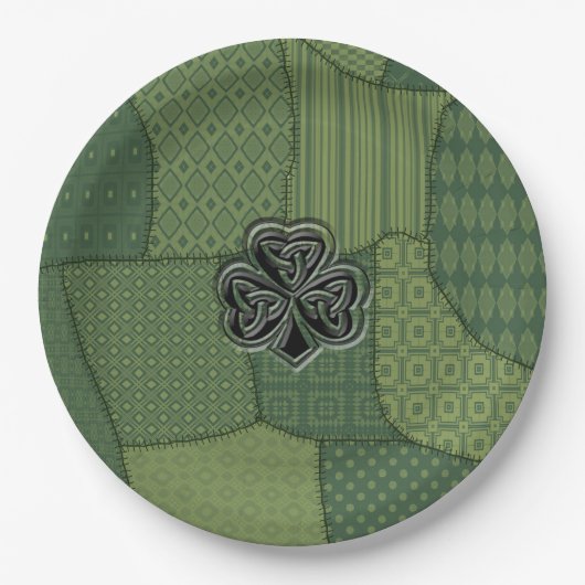 Elegantes trendiges Irish Kleeblatt Patchwork Pappteller (Vorderseite)