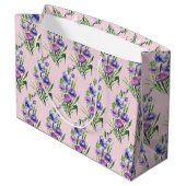 Elegantes trendy Lila Blumenmuster Große Geschenktüte (Rückseite Schrägansicht)