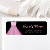 Elegantes Trendy, rosa Kleid, Schwarzes Adressetik (Insitu)