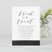 Elegantes Trick oder Treat Script-Halloween-Party Einladung (Stehend Vorderseite)