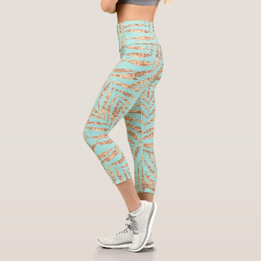 Elegantes tropisches Palm-Blätter Minze Design Capri Leggings (Links)