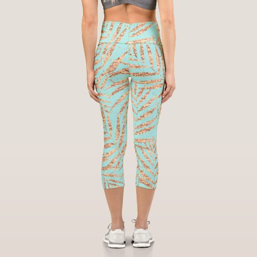 Elegantes tropisches Palm-Blätter Minze Design Capri Leggings (Rückseite)