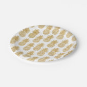 Elegantes tropisches weißes Goldananas-Muster Pappteller (Schrägansicht)