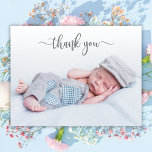 Elegantes Typografie Neugeborenes Foto Vielen Dank Dankeskarte<br><div class="desc">Einfache moderne Elegant Calligraphy Script Foto Neuborn Baby Vielen Dank für Ihre Geburtsankündigung Karte. Enthält einen wunderschönen "Dankeschön"-Text in einem handgeschriebenen Kalligrafie-Schriftart-Skript in Grau. Vorgefertigte persönliche Nachricht auf der Rückseite in Schwarz/Weiß. Die Lage ist sehr gut, die Zimmer sind sauber und sauber. Ideal für kleine Mädchen oder kleine Jungen. Einfach...</div>