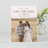 Elegantes Typografy Foto Wedding Save The Date (Stehend Vorderseite)