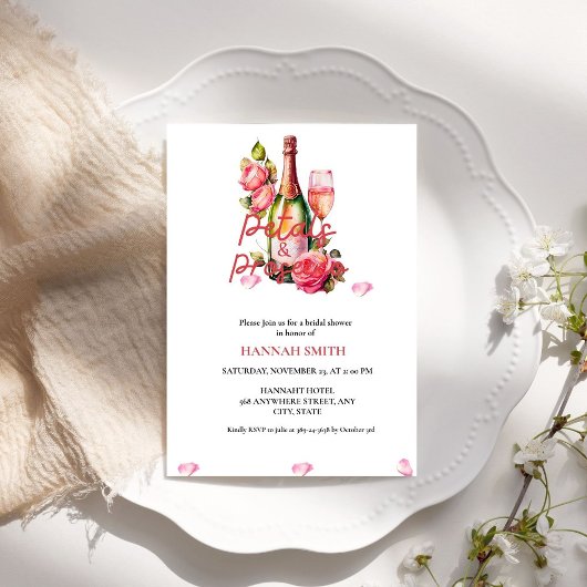 Elegantes und schicke Petals und Prosecco-Brautpar Einladung