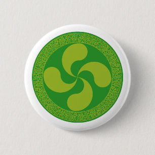 Elegantes und stilvolles baskisches Kreuz: Button