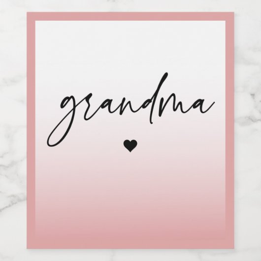 Elegantes und subtile rosa Grandma-Script-Geschenk Weinetikett (Einzelnes Label)