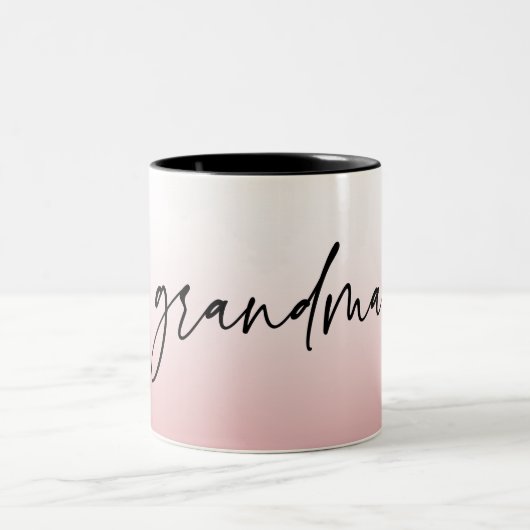 Elegantes und subtile rosa Grandma-Script-Geschenk Zweifarbige Tasse (Mittel)